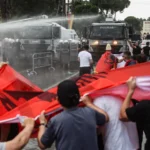Η “εξέγερση των φλαμίνγκο” κλονίζει το καθεστώς Ράμα – Βλέπει ελληνικό δάκτυλο στις κινητοποιήσεις!