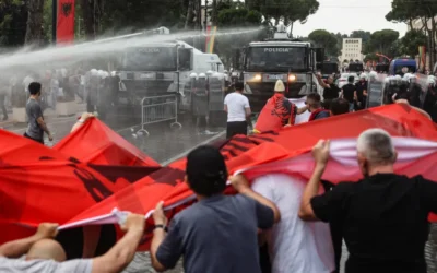 Η “εξέγερση των φλαμίνγκο” κλονίζει το καθεστώς Ράμα – Βλέπει ελληνικό δάκτυλο στις κινητοποιήσεις!
