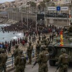 Σεούτα: Δεκάδες χιλιάδες μετανάστες πέρασαν από το Μαρόκο – Στρατός στα σύνορα και δεκάδες νεκροί