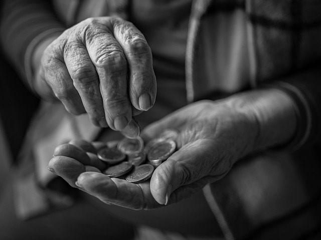 Εξαρθρώθηκαν τρεις εγκληματικές οργανώσεις που διέπρατταν απάτες και κλοπές σε βάρος ηλικιωμένων Εξαρθρώθηκαν τρεις εγκληματικές οργανώσεις που διέπρατταν απάτες και κλοπές σε βάρος ηλικιωμένων