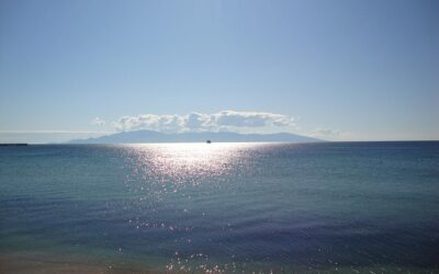 ΜΙΑ ΕΛΛΑΔΑ ΔΙΑΣΗΜΗ ΦΩΤΙΣΜΕΝΗ ΚΙ ΑΠΟ ΑΓΝΩΣΤΟΥΣ ΗΛΙΟΥΣ