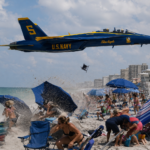 Blue Angels: Η επικίνδυνα χαμηλή πτήση πάνω από παραλία της Φλόριντα 4 Blue Angels: Η επικίνδυνα χαμηλή πτήση πάνω από παραλία της Φλόριντα