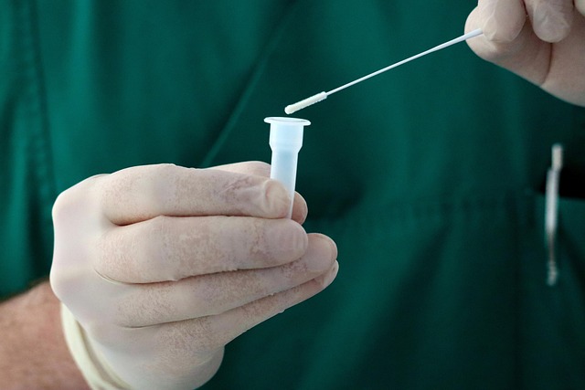 &Epsilon;&mu;&beta;ό&lambda;&iota;&alpha; &kappa;&alpha;&tau;ά &tau;&eta;&sigmaf; COVID-19,D-dimer &kappa;&alpha;&iota; &theta;&rho;&omicron;&mu;&beta;ώ&sigma;&epsilon;&iota;&sigmaf;: &Tau;&iota; &iota;&sigma;&chi;ύ&epsilon;&iota; &pi;&rho;&alpha;&gamma;&mu;&alpha;&tau;&iota;&kappa;ά;