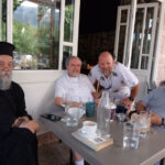 A particularly touching and unexpected moment was experienced today at noon in a cafeteria by a small group of people in Distomo. Among them was the village priest, the priest-Apostolos, when a visitor of about 35 years old, clearly a tourist, approached their table.