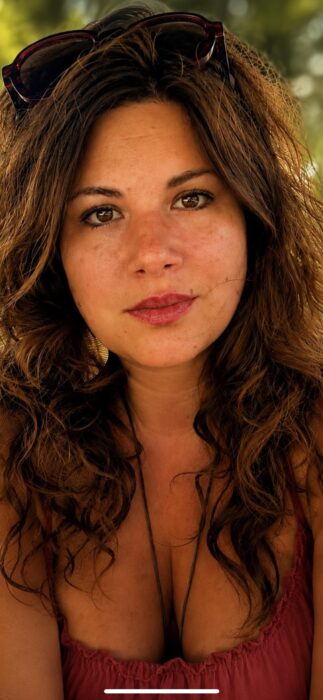 &Epsilon;ί&pi;&alpha;&nu; &omicron;&iota; &phi;ί&lambda;&omicron;&iota;: Rachel Suissa