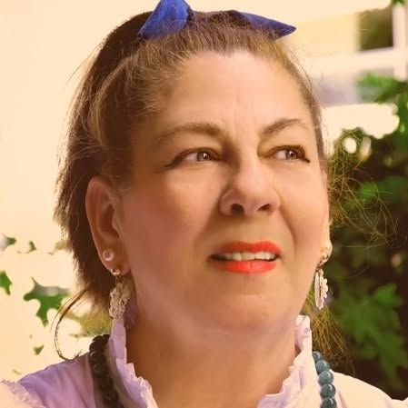 &Epsilon;ί&pi;&alpha;&nu; &omicron;&iota; &phi;ί&lambda;&omicron;&iota;: &Mu;ά&gamma;&delta;&alpha; &Kappa;&alpha;&rho;&alpha;&gamma;&iota;&alpha;&nu;&nu;&iota;ώ&tau;&omicron;&upsilon; &Mu;&upsilon;&sigma;&tau;&iota;&kappa;&omicron;ύ