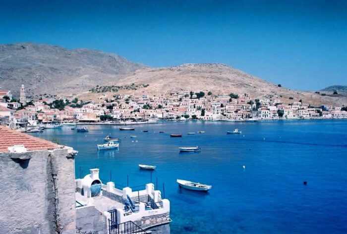Χάλκη,το νησί της Ειρήνης και της Φιλίας των Νέων όλου του κόσμου Χάλκη,το νησί της Ειρήνης και της Φιλίας των Νέων όλου του κόσμου