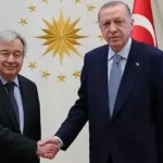 Ο Οζάι Σεντίρ ξαναγράφει την Ιστορία για να νομιμοποιήσει την κατοχή της Κύπρου