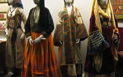 ΜΕΛΛΟΝ: ΤΟ ΠΑΡΕΛΘΟΝ ΠΟΥ ΜΠΑΙΝΕΙ ΑΠΟ ΑΛΛΗ ΠΟΡΤΑ ΚΑΙ Η ΑΞΙΑ ΤΗΣ ΠΑΡΑΔΟΣΗΣ