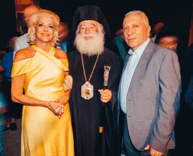 &Kappa;&omicron;&rho;&upsilon;&phi;&alpha;ί&epsilon;&sigmaf; &pi;&rho;&omicron;&sigma;&omega;&pi;&iota;&kappa;ό&tau;&eta;&tau;&epsilon;&sigmaf; &kappa;ό&sigma;&mu;&eta;&sigma;&alpha;&nu; &mu;&epsilon; &tau;&eta;&nu; &pi;&alpha;&rho;&omicron;&upsilon;&sigma;ί&alpha; &tau;&omicron;&upsilon;&sigmaf; &tau;&omicron; 5&omicron; &epsilon;&pi;&epsilon;&tau;&epsilon;&iota;&alpha;&kappa;ό &laquo;THE CHIOS FESTIVAL&raquo;