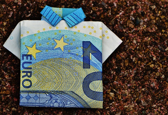 &Omicron; &gamma;&epsilon;&omega;&pi;&omicron;&lambda;&iota;&tau;&iota;&kappa;ό&sigmaf; &pi;&lambda;&eta;&theta;&omega;&rho;&iota;&sigma;&mu;ό&sigmaf; &kappa;&alpha;&iota; &tau;&omicron; &kappa;ό&sigma;&tau;&omicron;&sigmaf; &gamma;&iota;&alpha; &tau;&eta;&nu; &Epsilon;&lambda;&lambda;ά&delta;&alpha; &kappa;&alpha;&iota; &tau;&eta;&nu; &Epsilon;&upsilon;&rho;ώ&pi;&eta;