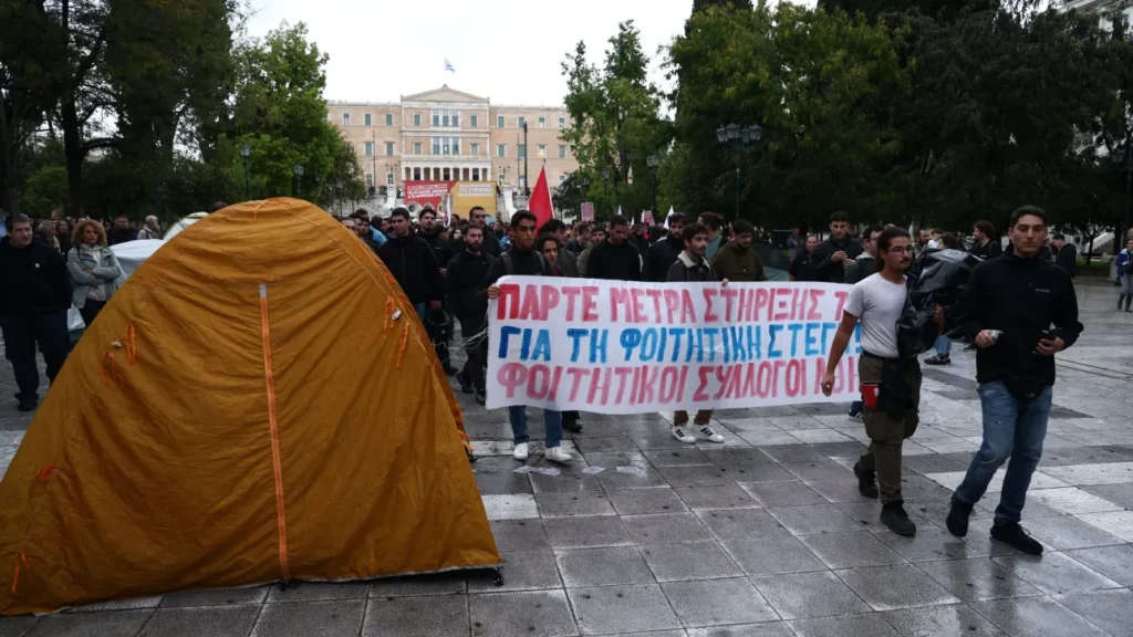 Συλλαλητήρια στις πόλεις της Ελλάδας: Η παιδεία στα χαρακώματα. Η σκάλα του μετρό και το μέλλον που δεν χωράει στο νοίκι 1 intime