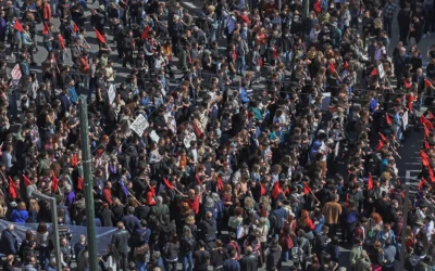Συλλαλητήρια στις πόλεις της Ελλάδας: Η παιδεία στα χαρακώματα. Η σκάλα του μετρό και το μέλλον που δεν χωράει στο νοίκι