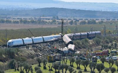 ΙΣΠΑΝΙΑ: ΔΕΥΤΕΡΗ ΣΙΔΗΡΟΔΡΟΜΙΚΗ ΤΡΑΓΩΔΙΑ ΜΕΣΑ ΣΕ ΕΝΝΕΑ ΜΗΝΕΣ – ΤΟΥΛΑΧΙΣΤΟΝ 68 ΝΕΚΡΟΙ ΑΠΟ ΣΥΓΚΡΟΥΣΗ ΤΡΕΝΩΝ